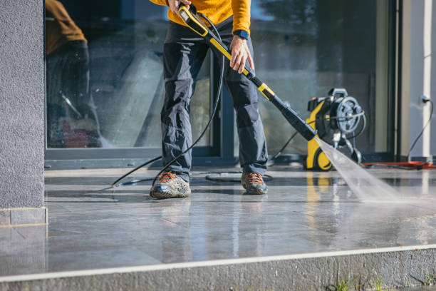 Animal Enclosure Cleaning in Volcano Golf Course, HI